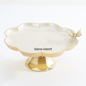 Présentoir à gâteau rond en métal martelé au design de mariage et de Noël en métal doré pour la décoration de la pièce maîtresse du dessus de table - Product Image 6