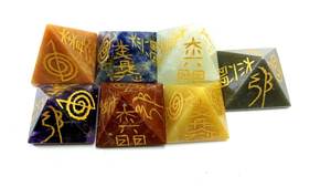 Pyramide usui reiki 7 chakra avec symbole reiki Feng Shui ensemble pierre naturelle guérison usui cristal reiki pierre précieuse en gros - Product Image 5