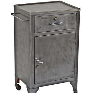 Table de chevet en métal de style industriel rétro moderne, artisanale, design indien, pour la maison, la chambre à coucher, à assembler - Product Image 1