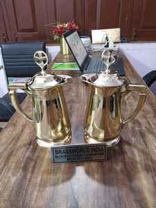 Latón comunión jarra con la Iglesia suministros - Product Image 5