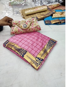 Sari indien de créateur en soie pour fêtes, avec chemisier assorti, pochette élégante, magnifique vêtement ethnique au design moderne pour mariage - Product Image 3
