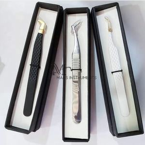 Pinzas de pestañas de acero inoxidable de alta calidad personalizadas, punta de fibra profesional sostenible, aplicación de Punta puntiaguda de etiqueta privada - Product Image 2