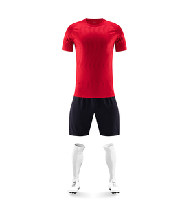 ชุดเสื้อและกางเกงขาสั้นสำหรับผู้ชาย สีแดงดำ ผ้าโพลีเอสเตอร์ 100% พิมพ์ลายแบบระเหิดอย่างมืออาชีพ แห้งเร็ว ออกแบบเองได้ ชุดฟุตบอลสั่งทำพิเศษ - Product Image 1