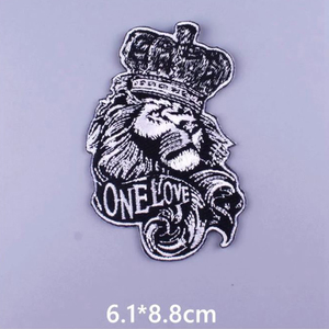 Patchs thermocollants Crâne de haute qualité avec design brodé en 3D Écologique et lavable - Product Image 3