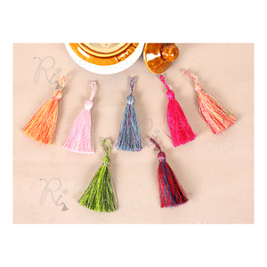 Mini pompon indien à prix de gros pour rideaux, vêtements et usage décoratif, boucle de 3 cm et pompon de 7 cm - Product Image 1