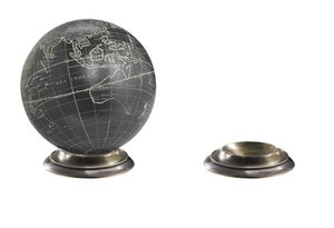 Porte-bougie décoratif en forme de globe terrestre noir |   Décoration de table moderne pour bureau à domicile avec base en métal, pièce décorative cadeau - Product Image 3