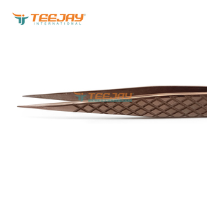 Pince à épiler TEEJAY Plasma Rose Gold à pointe droite, avec grip diamanté, en acier inoxydable, pointe fine et lisse – Précision durable pour les sourcils - Product Image 4