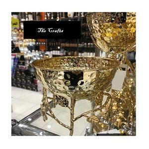 Bol de service décoratif classique en fer poli martelé doré, écologique, avec support à motif de feuille, qualité supérieure - Product Image 1