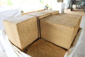 Blocs, copeaux, poudre et sciure de bois d'acacia – Matière combustible écologique et biomasse durable GIA NGUYEN – Durée de conservation de 24 mois - Product Image 5