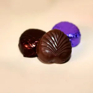 最畅销的专业制造心形巧克力无糖黑牛奶化合物真正出口