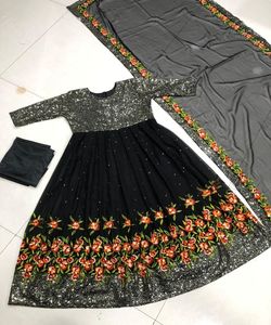 Rich Look Designer Seasonable Collection Net Silk Grey Color Ocasión especial Fancy Indian Women Wear Precio mayorista en Surat Ethnic - Product Image 3