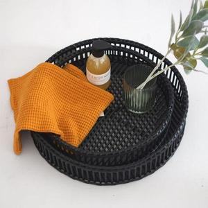 Plateau de rangement rond en bambou noir avec poignée en cuir - Product Image 1