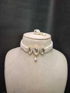 เพชรหิน Kundan ขนาดใหญ่สีเดียวทุกสีและสร้อยคอเรียบง่ายดูดีมากพร้อมต่างหูขนาดเล็กโดยการสร้าง M - Product Image 5