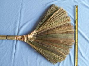 Balai en paille souple, balai en herbe avec manche en plastique - Product Image 4