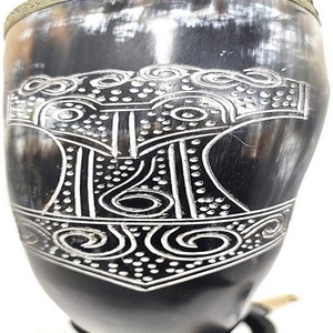 Viking Era Artisanat Naturel Corne À Boire Polie Et Sculptée Corne De Buffle Animal Et Décoration De Style Religieux - Product Image 1