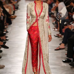 Belle et Élégante Longue-Veste-avec-Pantalon-robe avec beau travail applique pour la Fête/Mariage = 2020 .. - Product Image 1
