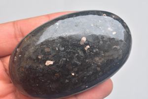Piedra de Nuummite Natural de Alta Calidad, Gema Negra de 15.5 Pulgadas/38cm, Piedra Suelta para Joyería - Product Image 6