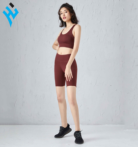 Ensemble de yoga 2 pièces pour femme, taille haute, couleur unie, soutien-gorge de sport en spandex à col rond, short respirant sans couture à bretelles croisées - Product Image 3