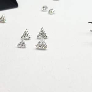 รูปร่างสามเหลี่ยม0.50ถึง0.59กะรัต VVS ความคมชัดขัดหลวมสีขาวแฟนซีตัดห้องปฏิบัติการปลูก CVD HPHT เพชร - Product Image 1