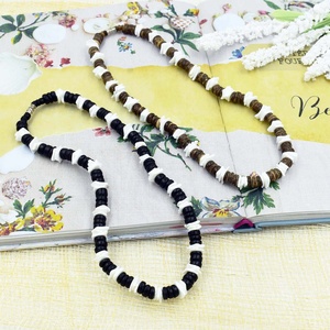 Collana con Perline di Cocco da 8mm, Collana Ispirata agli Surfisti Hawaiani, Collana Combinata con Conchiglie Puka - Product Image 6