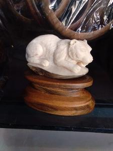 Base de madera tallada a mano con detalle fino tallado en Tagua - Product Image 2