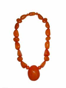 Collier en résine fait à la main avec un look attrayant, bijou de mode, tenue tendance - Product Image 3