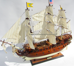 BON HOMME RICHARD Modèle de bateau à voile en bois artisanal peint pour la décoration de la maison Cadeaux originaux - Product Image 6