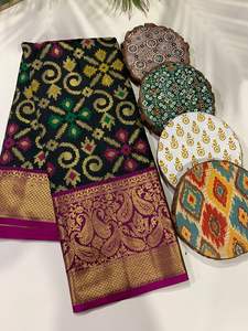 Conception de fleurs en organza banarasi kora, dernière collection de sares/shari/sari 2021, vêtements de fête et de mariage - Product Image 2