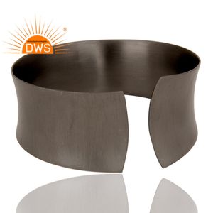 ดำนิลสบายพอดีกว้างข้อมือสร้อยข้อมือสำหรับผู้หญิงเครื่องประดับผู้ค้าส่งการออกแบบที่ไม่ซ้ำสีดำโรเดียมชุบทองเหลืองผู้จัดจำหน่ายเครื่องประดับ - Product Image 5