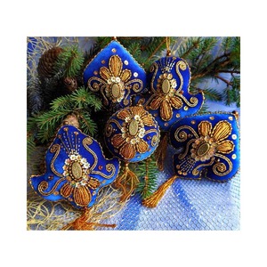 Adorno Navideño Colgante Bordado a Mano con Cuentas y Diseño Personalizado - Product Image 1