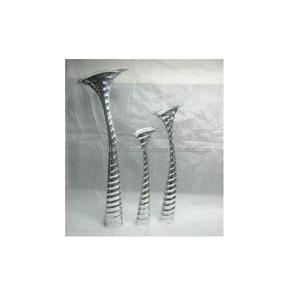 Vase à fleurs en métal nickelé au design moderne pour la décoration de table de la maison et du lieu Décorations d'événements durables et élégantes - Product Image 6