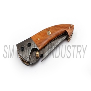 Couteau damas pliant manche en bois, personnalisé fait à la main, belle serrure du revêtement, motif de torsion (smk1239) - Product Image 6