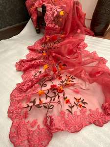 Confezione di abiti da festa in Organza di raso stampato con camicetta sari grossista in surat in <span class=keywords><strong>bazar</strong></span> online - Product Image 6