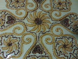 Khăn Trải Bàn 6 Chỗ Thêu Màu Vàng Kim - Product Image 5