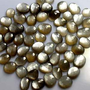 Cabochon en pierre de lune grise naturelle de haute qualité Rose Cut Poli Forme inégale Pierre précieuse en vrac pour la fabrication de bijoux - Product Image 1