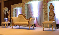 Ensemble de meubles de mariage en velours rouge à dossier haut, canapé et chaises à dossier haut rouges pour mariage, canapé et chaise rouge et or pour scène de mariage, Canada