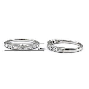 Bague demi-alliance fine en or blanc 18 carats avec diamants baguette taille brillant sertis clos pour femme, idéale pour les occasions festives - Product Image 2