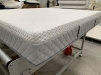 Matelas Orthopédique Durable en Mousse à Mémoire de Forme Refroidissante et à Ressorts Ensachés Sleep Well - Tailles Personnalisables, Emballé en Rouleau, 100% Coton
