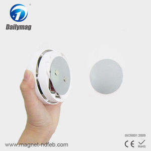Herramienta de instalación de detector de humo magnético Imán de neodimio de 70mm de diámetro con almohadillas adhesivas para alarmas de humo de montaje conveniente - Product Image 6