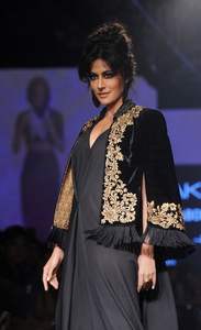 DESIGNER MODERNE de BELLE BRODERIE de DABKA, PERLES DE CRISTAL, TRAVAIL DE PIERRE DE VERRE sur VESTE DE VELOURS pour FÊTE/MARIAGE @ 2022 - Product Image 2