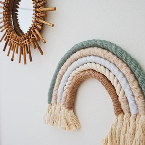 Artículos Esenciales Hechos a Mano Inspirados en la Playa, Arcoíris de Fibra/Macramé - Product Image 1