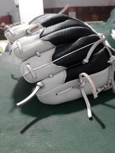 Guantes Deportivos de Béisbol y Sóftbol Hechos a Medida en Pakistán, de Cuero Vacuno, para Infield, Outfield, Primera Base y Receptor - Product Image 2