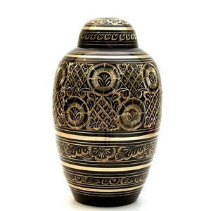 Lujosas urnas de cremación de latón, grabado de flores, tamaño personalizado, alta calidad estándar para servicios funerarios, tradicional real - Product Image 6