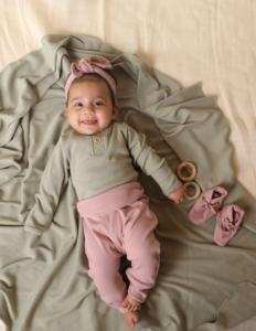 Pijamas de algodón unisex para bebé, pijamas de punto de color sólido, certificado GOTS de LICRA - Product Image 2