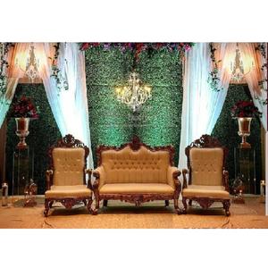 Ensemble de canapés modernes de luxe de style maharaja pour la scène en bois traité léger avec un design sculpté doré - Product Image 1