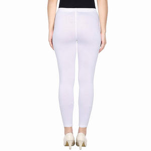 Leggings blancos de punto de poliéster sin costuras para mujer de cintura media para el verano - Product Image 2