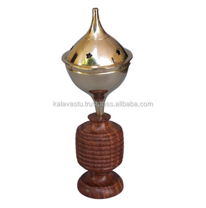 Brûleur d'encens et de charbon de bois en laiton et en bois fait à la main Brûleur de parfumerie religieuse pour la décoration intérieure avec base en bois - Product Image 2