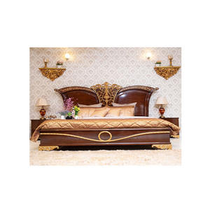 Cama King italiana tallada en madera con mesita de noche, juego de cama de madera de teca pulida dorada de diseñador, cama tallada a mano pulida marrón antiguo - Product Image 1