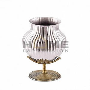 Latest design vase à fleurs en métal de couleur or mat vase à fleurs en aluminium nouvel artisanat d'art vase à fleurs fait main fournisseur en gros - Product Image 6