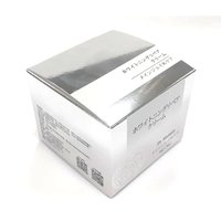 Caja de cartón plegable para suero y crema facial/para ojos, con estampado en lámina dorada, laminación mate, grabado en relieve y materiales reciclados.